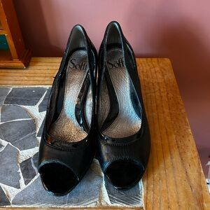 Sofft Women's 6.5 Elegant Black Peep Toe Heels